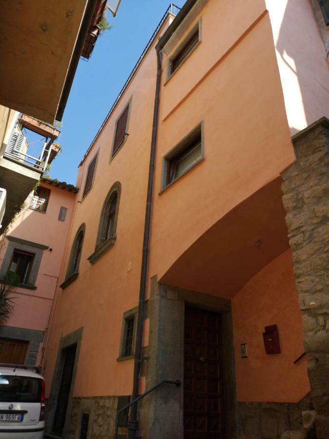 Ferienwohnung Domus Del Teatro Viterbo Exterior foto